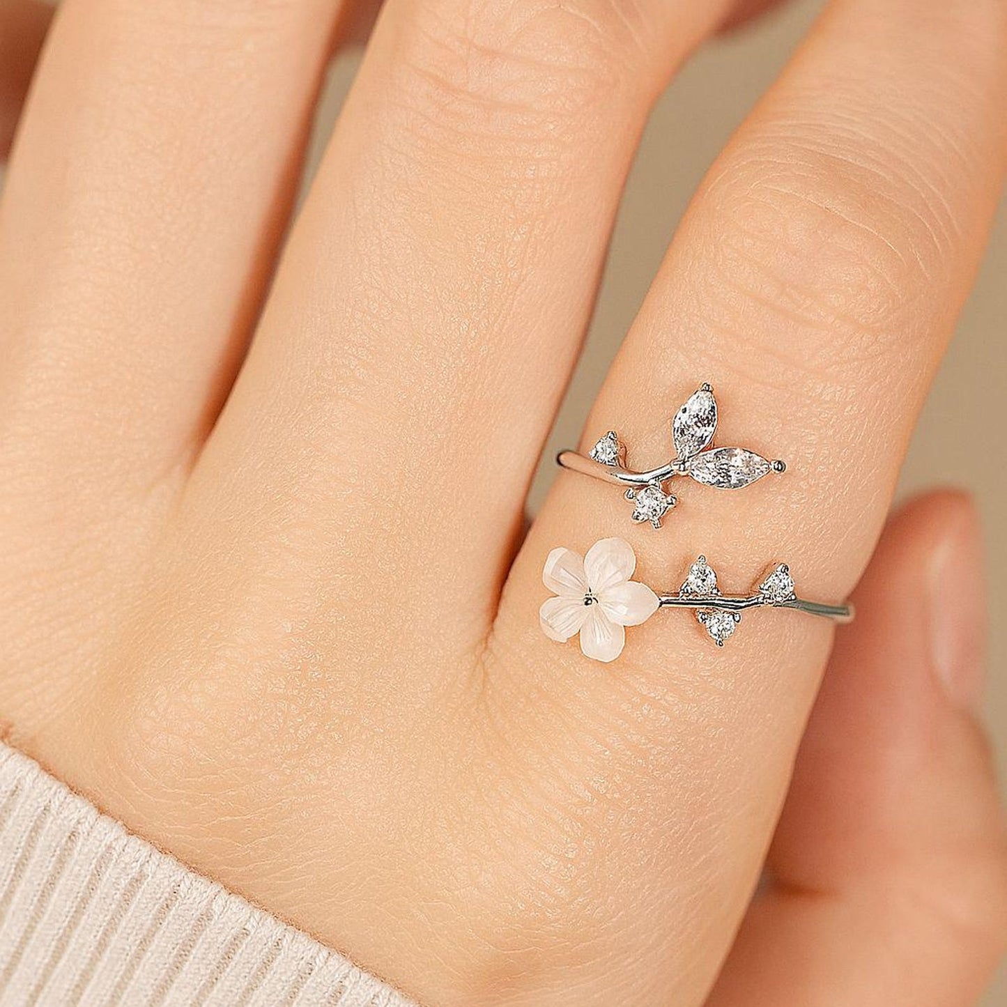 White Flower Ring | Steun borstkanker