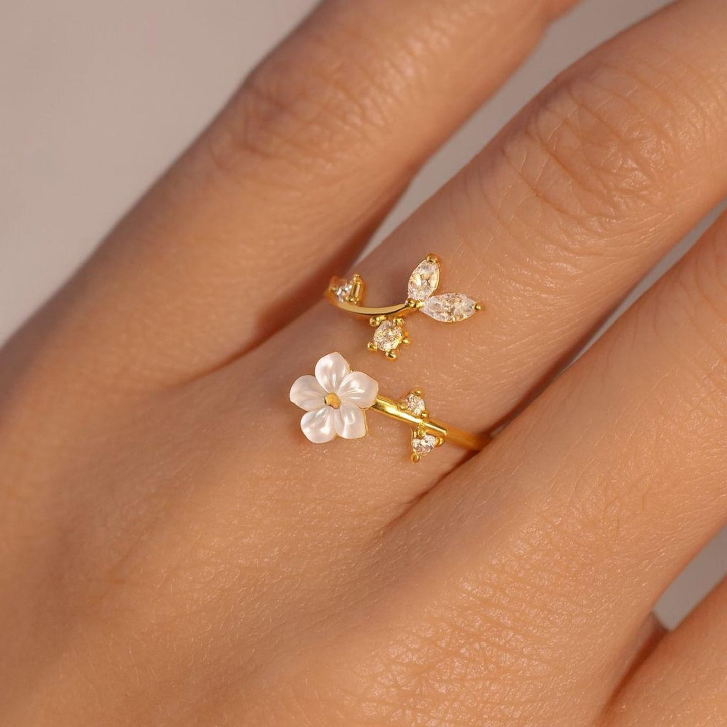 White Flower Ring | Steun borstkanker